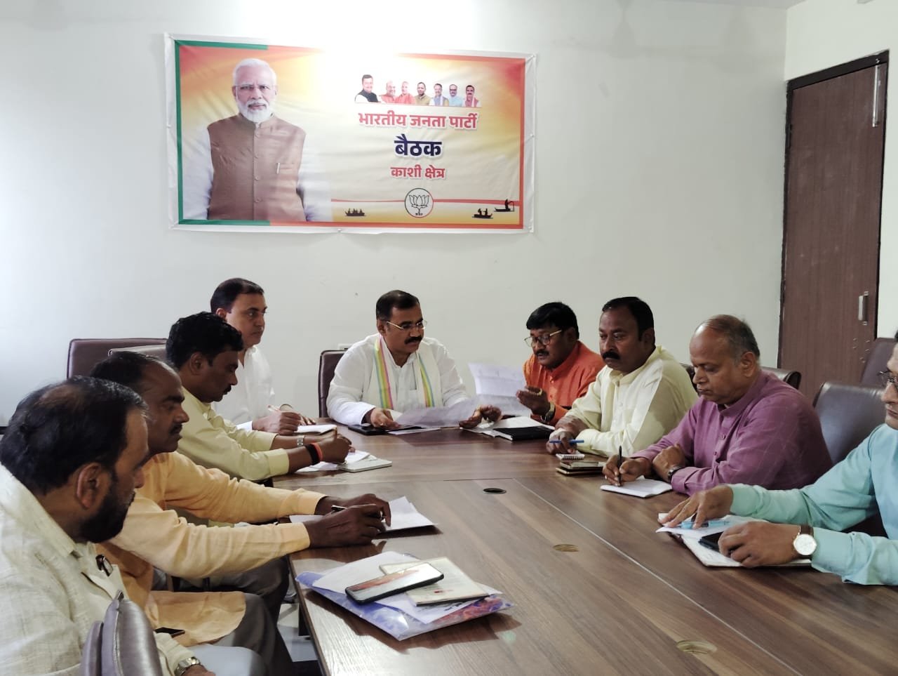 भारतीय जनता पार्टी के 46वें स्थापना दिवस पर 6 अप्रैल को काशी क्षेत्र के 28,087 बूथों पर विविध कार्यक्रम आयोजित होंगे। पार्टी कार्यालयों पर ध्वजारोहण, मिष्ठान वितरण और संस्थापक नेताओं को श्रद्धांजलि दी जाएगी। 7 से 12 अप्रैल तक ग्राम-बस्ती संपर्क अभियान चलाकर सरकार की योजनाओं की जानकारी आमजन तक पहुंचाई जाएगी।