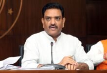 उत्तर प्रदेश सरकार ने ‘डॉ. बीआर आंबेडकर मूर्ति विकास योजना’ को मंजूरी दी है। इसके तहत हर विधानसभा क्षेत्र में 10 स्मारकों का विकास होगा। 403 करोड़ रुपये की इस योजना में महापुरुषों की मूर्तियों का सौंदर्यीकरण, सुरक्षा और आसपास के क्षेत्रों का विकास किया जाएगा, जिससे सांस्कृतिक संरक्षण के साथ रोजगार के अवसर भी बढ़ेंगे।