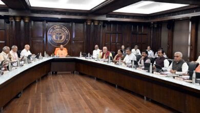 लखनऊ में मुख्यमंत्री योगी आदित्यनाथ की अध्यक्षता में हुई कैबिनेट बैठक में 22 प्रस्तावों को मंजूरी दी गई। औद्योगिक इकाइयों को सब्सिडी व LoC, ग्रीन एनर्जी निवेश को बढ़ावा, युवाओं के लिए 25 लाख टैबलेट योजना और विभाजन से विस्थापित परिवारों को भूमिधर अधिकार देने जैसे अहम फैसले लिए गए, जिससे रोजगार, निवेश और सामाजिक सशक्तीकरण को मजबूती मिलेगी।