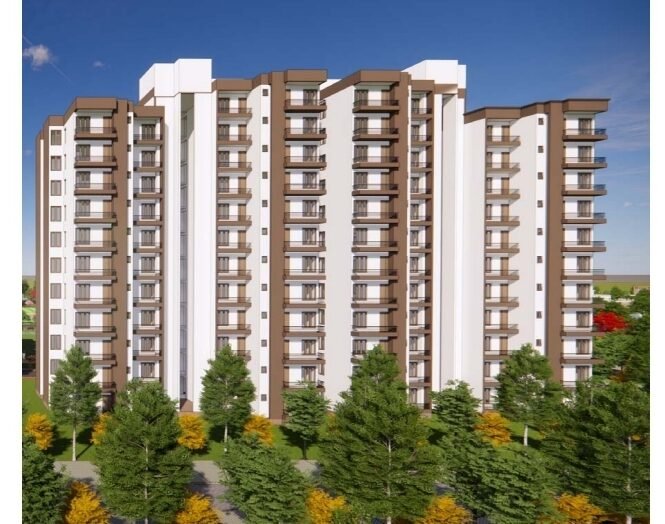 वाराणसी पुलिस लाइन में पुलिसकर्मियों के लिए 11 मंजिला आधुनिक आवासीय परिसर बनाया जा रहा है। 192 टाइप-2 फ्लैट्स से युक्त यह परियोजना करीब 2674 लाख रुपये की लागत से तैयार होगी। इसमें पार्किंग, एसटीपी, हरियाली और जल सुविधा जैसी व्यवस्थाएं होंगी। इससे पुलिसकर्मियों के जीवन स्तर में सुधार और मनोबल बढ़ेगा, जिससे बेहतर कानून व्यवस्था सुनिश्चित होगी।