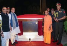 रक्षा मंत्री ने लखनऊ में सेना के मध्य कमान के स्मृतिका युद्ध स्मारक में अत्याधुनिक लेज़र, लाइट और साउंड शो का उद्घाटन किया