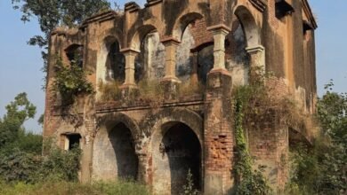 उत्तर प्रदेश के बागपत में 18 अप्रैल, विश्व धरोहर दिवस पर पहली हेरिटेज ट्रेल शुरू की जाएगी। इस पहल के तहत बरनावा के लाक्षागृह, सिनौली पुरातात्विक स्थल, पुरा महादेव मंदिर सहित कई ऐतिहासिक स्थानों को जोड़ा गया है। पर्यटक महाभारत कालीन घटनाओं और 4000 वर्ष पुरानी सभ्यता का अनुभव कर सकेंगे। योजना से स्थानीय युवाओं को रोजगार, गांवों में होमस्टे और पारंपरिक कलाओं को बढ़ावा मिलेगा, जिससे बागपत को वैश्विक पर्यटन मानचित्र पर नई पहचान मिलेगी।