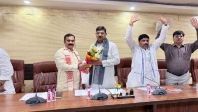 वाराणसी में 28 अप्रैल को प्रस्तावित प्रधानमंत्री नरेंद्र मोदी के कार्यक्रम की तैयारियां तेज हो गई हैं। भाजपा प्रदेश महामंत्री (संगठन) धर्मपाल सिंह ने बैठक में आयोजन की कमान मातृशक्ति को सौंपने का निर्णय लिया। कार्यक्रम में 50 हजार से अधिक महिलाओं की भागीदारी होगी, जो नारी सशक्तिकरण का संदेश देगा।