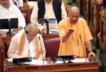 लखनऊ में मुख्यमंत्री योगी आदित्यनाथ ने विधानसभा के विशेष सत्र में नारी शक्ति वंदन अधिनियम पर चर्चा करते हुए विपक्ष पर तीखा हमला बोला। उन्होंने कहा कि महिलाओं को केवल योजनाओं तक सीमित नहीं, बल्कि नीति-निर्धारण में भागीदारी मिलनी चाहिए। नरेन्द्र मोदी के नेतृत्व में महिलाओं के सशक्तीकरण के लिए कई योजनाएं लागू हुईं। सीएम ने आरोप लगाया कि सपा और कांग्रेस लगातार महिला आरक्षण का विरोध कर रही हैं, जिससे आधी आबादी के अधिकार प्रभावित हो रहे हैं।