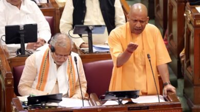 लखनऊ में मुख्यमंत्री योगी आदित्यनाथ ने विधानसभा के विशेष सत्र में नारी शक्ति वंदन अधिनियम पर चर्चा करते हुए विपक्ष पर तीखा हमला बोला। उन्होंने कहा कि महिलाओं को केवल योजनाओं तक सीमित नहीं, बल्कि नीति-निर्धारण में भागीदारी मिलनी चाहिए। नरेन्द्र मोदी के नेतृत्व में महिलाओं के सशक्तीकरण के लिए कई योजनाएं लागू हुईं। सीएम ने आरोप लगाया कि सपा और कांग्रेस लगातार महिला आरक्षण का विरोध कर रही हैं, जिससे आधी आबादी के अधिकार प्रभावित हो रहे हैं।