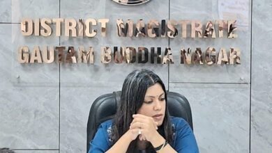 गौतमबुद्धनगर में जिलाधिकारी ने औद्योगिक इकाइयों की आउटसोर्सिंग एजेंसियों के साथ बैठक कर शासन की गाइडलाइंस के सख्त अनुपालन के निर्देश दिए। न्यूनतम वेतन का भुगतान सीधे बैंक खातों में सुनिश्चित करने को कहा गया। किसी भी प्रकार के उल्लंघन, उपद्रव या श्रमिक शोषण पर एजेंसी को ब्लैकलिस्ट कर लाइसेंस निरस्त किया जाएगा।