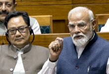 नई दिल्ली में लोकसभा को संबोधित करते हुए प्रधानमंत्री नरेन्द्र मोदी ने महिलाओं को विधायिका में आरक्षण देने का जोरदार समर्थन किया। उन्होंने स्पष्ट किया कि इससे किसी राज्य या राजनीतिक दल को नुकसान नहीं होगा और पुरुषों की सीटें भी कम नहीं होंगी। पीएम ने विपक्ष से अपील की कि इस मुद्दे को राजनीति से ऊपर उठकर देखें। उन्होंने चेतावनी दी कि जो दल इसका विरोध करेंगे, उन्हें चुनावों में इसका खामियाजा भुगतना पड़ेगा।