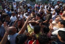 पश्चिम बंगाल के पनिहाटी में चुनावी रैली को संबोधित करते हुए प्रधानमंत्री नरेंद्र मोदी ने आरजी कर मेडिकल कॉलेज हत्याकांड को लेकर तृणमूल कांग्रेस पर तीखा हमला बोला। उन्होंने राज्य में ‘जंगलराज’, महिलाओं के खिलाफ अपराध, भ्रष्टाचार और घुसपैठ जैसे मुद्दों को उठाया। मोदी ने दावा किया कि भाजपा की सरकार बनने पर महिलाओं की सुरक्षा सुनिश्चित की जाएगी और राज्य को भय, बेरोजगारी व अत्याचार से मुक्ति मिलेगी। उन्होंने मतदाताओं से भाजपा को समर्थन देने की अपील की।