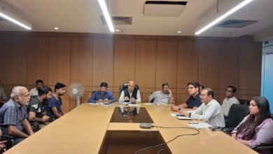 गौतम बुद्ध नगर में औद्योगिक असामंजस्य को देखते हुए सरकार ने उच्च स्तरीय समिति गठित की। ग्रेटर नोएडा में आयोजित बैठक में श्रमिकों की वेतन, अवकाश और ओवरटाइम से जुड़ी समस्याएं सुनी गईं। अधिकारियों ने श्रमिक हितों की सुरक्षा और सभी कंपनियों में श्रम कानूनों के सख्त अनुपालन का भरोसा दिया तथा शांति बनाए रखने की अपील की।