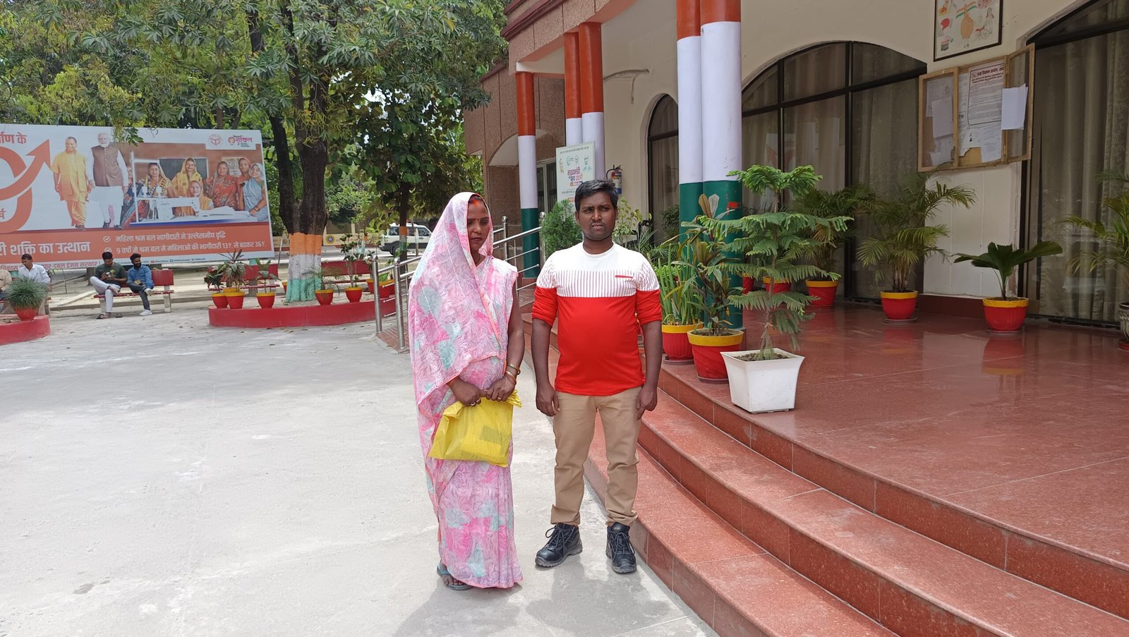 इज़राइल के नेटान्या शहर में फंसे अम्बेडकर नगर निवासी अखिलेश कुमार को मुख्यमंत्री योगी आदित्यनाथ के निर्देश और जिला प्रशासन की सक्रियता से सुरक्षित भारत लाया गया। पत्नी की जनता दर्शन में की गई अपील पर त्वरित कार्रवाई करते हुए जॉर्डन मार्ग से वापसी सुनिश्चित की गई। यह मानवीय संवेदनशीलता और प्रशासनिक समन्वय का उत्कृष्ट उदाहरण है।