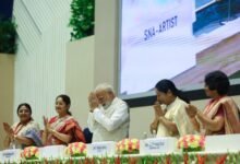 नई दिल्ली में प्रधानमंत्री नरेंद्र मोदी ने नारी शक्ति वंदन अधिनियम को 21वीं सदी का ऐतिहासिक निर्णय बताया। उन्होंने कहा कि यह विधेयक महिलाओं को लोकसभा और विधानसभाओं में एक तिहाई आरक्षण देकर लोकतंत्र को मजबूत करेगा। 2023 में पारित इस कानून को 2029 तक लागू करने की दिशा में सरकार सक्रिय है। 16 अप्रैल से शुरू होने वाले विशेष सत्र में संशोधन विधेयक लाया जाएगा। पीएम ने महिलाओं से सक्रिय भागीदारी और जागरूकता बढ़ाने का आह्वान किया।