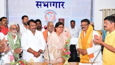 वाराणसी नगर निगम के पार्षदों ने इंदौर और उज्जैन का दौरा कर स्वच्छता व प्रशासनिक मॉडल का अध्ययन किया। उपसभापति नरसिंह दास ने कहा कि काशी की चुनौतियां अधिक होने के बावजूद सफाई व्यवस्था बेहतर है। इंदौर में अधिकारों के विकेंद्रीकरण और वित्तीय स्वायत्तता से प्रेरणा लेकर वाराणसी में सुधार की दिशा में प्रयास किए जाएंगे।