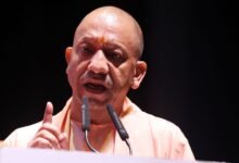 लखनऊ में मुख्यमंत्री योगी आदित्यनाथ ने प्रदेश को ‘डीप टेक कैपिटल’ बनाने के लिए अहम बैठक की। उन्होंने AI, क्वांटम कंप्यूटिंग, ड्रोन, ग्रीन हाइड्रोजन, साइबर सिक्योरिटी और मेड-टेक जैसे क्षेत्रों में तेज़ी से कार्य करने के निर्देश दिए। IIT कानपुर के सहयोग से स्टार्टअप और रिसर्च को बढ़ावा दिया जाएगा। नोएडा में डीप-टेक हब स्थापित होगा, जिससे नवाचार, रोजगार और तकनीकी विकास को नई गति मिलेगी।