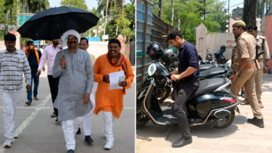 वाराणसी नगर निगम ने प्रधानमंत्री नरेंद्र मोदी के आह्वान पर ‘नो फ्यूल डे’ मनाकर पर्यावरण संरक्षण और ईंधन बचत का संदेश दिया। महापौर अशोक कुमार तिवारी पैदल नगर निगम पहुंचे, जबकि नगर आयुक्त हिमांशु नागपाल ई-स्कूटी से कार्यालय आए। अधिकारियों और कर्मचारियों ने भी साइकिल, ई-रिक्शा और सार्वजनिक परिवहन का उपयोग किया। नगर निगम ने निर्णय लिया है कि अब हर शनिवार ‘नो फ्यूल डे’ मनाया जाएगा, ताकि प्रदूषण कम हो और विदेशी मुद्रा की बचत हो सके।