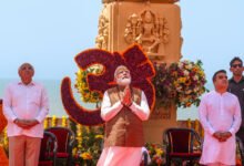 प्रधानमंत्री नरेंद्र मोदी ने सोमनाथ अमृत महोत्सव में कहा कि सोमनाथ मंदिर का पुनर्निर्माण भारत की स्वतंत्र चेतना और प्राचीन गौरव की पुनर्स्थापना का प्रतीक है। उन्होंने 1998 के पोखरण परमाणु परीक्षणों को भारत की वैज्ञानिक क्षमता और अटूट राजनीतिक इच्छाशक्ति का प्रमाण बताया। पीएम मोदी ने कहा कि सोमनाथ केवल आस्था का केंद्र नहीं, बल्कि भारत की सनातन आत्मा का पवित्र प्रतीक है, जो आने वाले हजार वर्षों तक राष्ट्र को प्रेरणा देता रहेगा।