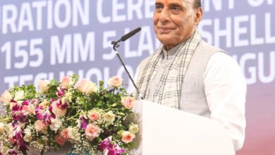 रक्षा मंत्री Rajnath Singh ने महाराष्ट्र के शिरडी में एनआईबीई ग्रुप के रक्षा विनिर्माण परिसर का उद्घाटन करते हुए कहा कि रक्षा क्षेत्र में आत्मनिर्भरता भारत की सुरक्षा, आर्थिक मजबूती और वैश्विक शक्ति बनने के लिए बेहद जरूरी है। उन्होंने कहा कि जो देश अपने हथियार खुद बनाता है, वह अपनी किस्मत खुद लिखता है। कार्यक्रम में ‘सूर्यस्त्र’ रॉकेट लॉन्चिंग सिस्टम, मिसाइल परिसर और स्वदेशी रक्षा तकनीकों का भी अनावरण किया गया।