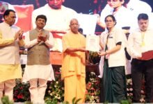 Yogi Adityanath ने लोकभवन में आयोजित कार्यक्रम में आयुष, व्यावसायिक शिक्षा एवं कौशल विकास तथा दिव्यांगजन सशक्तीकरण विभाग के 481 चयनित अभ्यर्थियों को नियुक्ति पत्र वितरित किए। मुख्यमंत्री ने कहा कि प्रदेश में अब तक 9 लाख से अधिक युवाओं को पारदर्शी और निष्पक्ष प्रक्रिया से सरकारी नौकरी दी जा चुकी है। उन्होंने कहा कि अब यूपी में योग्यता ही चयन का आधार है और भर्ती प्रक्रिया में भ्रष्टाचार व सिफारिश की कोई जगह नहीं बची है।