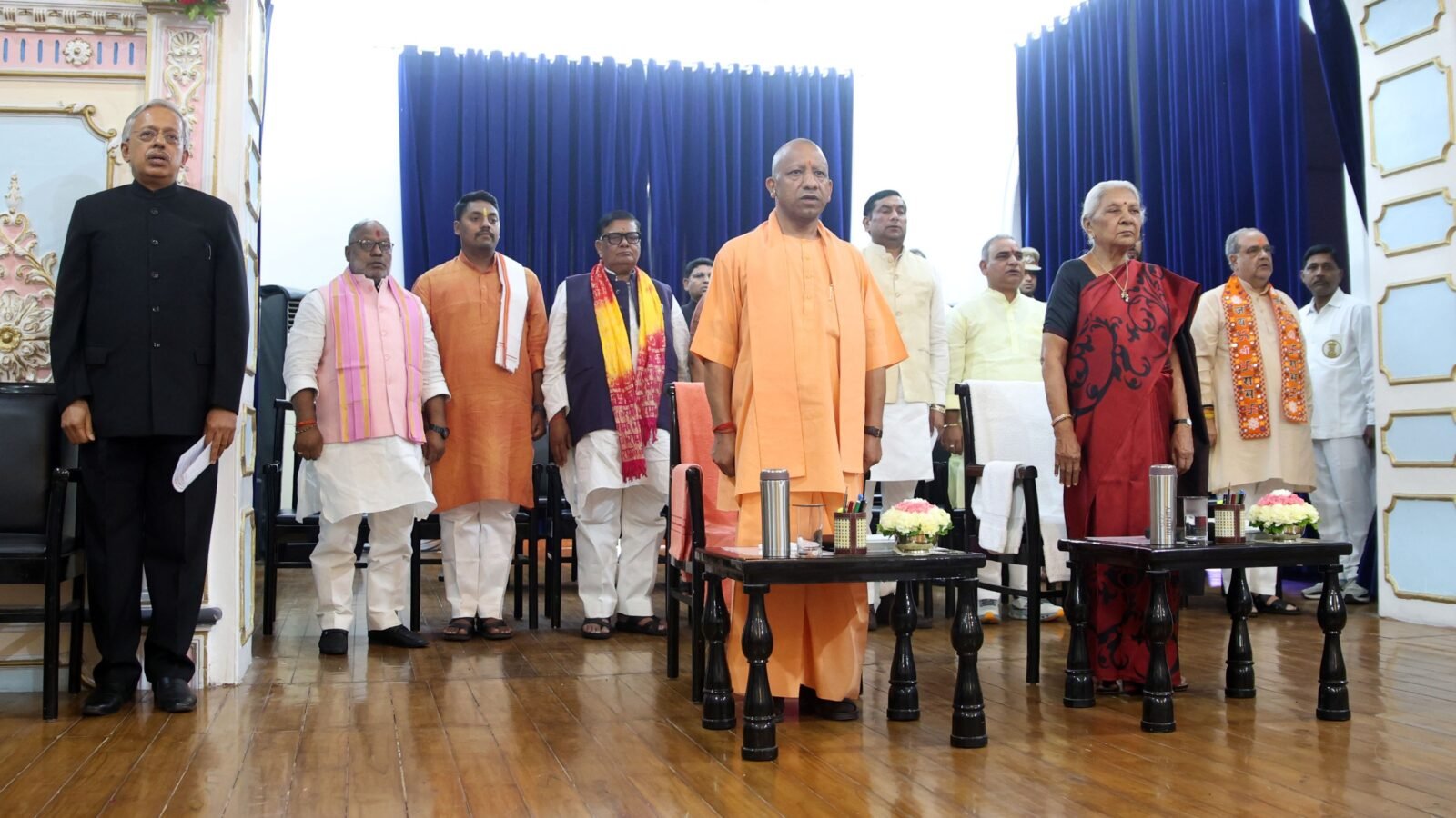 उत्तर प्रदेश की राजधानी Lucknow में मुख्यमंत्री Yogi Adityanath की मौजूदगी में योगी मंत्रिमंडल का विस्तार हुआ। राज्यपाल Anandiben Patel ने 8 नए मंत्रियों को शपथ दिलाई। भूपेंद्र सिंह चौधरी और मनोज कुमार पांडेय कैबिनेट मंत्री बने, जबकि कई विधायकों को राज्यमंत्री व स्वतंत्र प्रभार की जिम्मेदारी सौंपी गई।