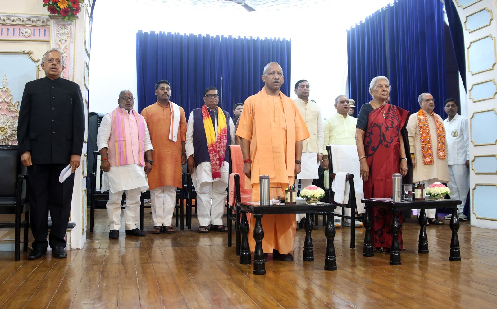 उत्तर प्रदेश की राजधानी Lucknow में मुख्यमंत्री Yogi Adityanath की मौजूदगी में योगी मंत्रिमंडल का विस्तार हुआ। राज्यपाल Anandiben Patel ने 8 नए मंत्रियों को शपथ दिलाई। भूपेंद्र सिंह चौधरी और मनोज कुमार पांडेय कैबिनेट मंत्री बने, जबकि कई विधायकों को राज्यमंत्री व स्वतंत्र प्रभार की जिम्मेदारी सौंपी गई।