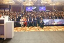 नई दिल्ली में आयोजित सीआईआई बिजनेस समिट-2026 में मुख्यमंत्री योगी आदित्यनाथ ने कहा कि उत्तर प्रदेश अब दंगों और माफिया राज की पहचान से निकलकर देश की अर्थव्यवस्था का ग्रोथ इंजन बन चुका है। उन्होंने कानून व्यवस्था, निवेश, एमएसएमई, एक्सप्रेसवे, एयरपोर्ट और धार्मिक पर्यटन में हुए बदलावों को गिनाते हुए कहा कि डबल इंजन सरकार अब यूपी को बुलेट ट्रेन की गति से आगे बढ़ाएगी। उद्योग जगत ने भी योगी सरकार की नीतियों और विकास मॉडल की सराहना की।