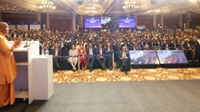 नई दिल्ली में आयोजित सीआईआई बिजनेस समिट-2026 में मुख्यमंत्री योगी आदित्यनाथ ने कहा कि उत्तर प्रदेश अब दंगों और माफिया राज की पहचान से निकलकर देश की अर्थव्यवस्था का ग्रोथ इंजन बन चुका है। उन्होंने कानून व्यवस्था, निवेश, एमएसएमई, एक्सप्रेसवे, एयरपोर्ट और धार्मिक पर्यटन में हुए बदलावों को गिनाते हुए कहा कि डबल इंजन सरकार अब यूपी को बुलेट ट्रेन की गति से आगे बढ़ाएगी। उद्योग जगत ने भी योगी सरकार की नीतियों और विकास मॉडल की सराहना की।