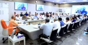 उत्तर प्रदेश के मुख्यमंत्री योगी आदित्यनाथ ने प्रधानमंत्री नरेंद्र मोदी के आह्वान पर प्रदेशवासियों से ईंधन बचत, स्वदेशी अपनाने और अनावश्यक सोने की खरीद से बचने की अपील की। मुख्यमंत्री ने सरकारी फ्लीट में 50% कमी, वर्क फ्रॉम होम, पब्लिक ट्रांसपोर्ट, मेट्रो और पीएनजी के उपयोग को बढ़ावा देने के निर्देश दिए। साथ ही कम तेल वाले भोजन, रूफटॉप सोलर, स्थानीय उत्पादों, ओडीओपी और जीआई टैग वस्तुओं को प्रोत्साहित करने पर भी जोर दिया।