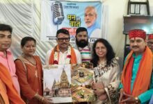 प्रधानमंत्री नरेंद्र मोदी ने 'मन की बात' के 134वें संस्करण में देशभर में हो रहे प्रेरणादायी सामाजिक कार्यों, पर्यावरण संरक्षण अभियानों और जनभागीदारी की सराहना की। उन्होंने तमिलनाडु, केरल और उत्तर प्रदेश के उदाहरणों के माध्यम से सेवा, समर्पण और सामाजिक परिवर्तन की मिसालें प्रस्तुत कीं। पीएम मोदी ने छात्रों को एस्ट्रोनॉमी क्लबों से जुड़ने का आह्वान किया तथा काशी के प्रसिद्ध लंगड़ा आम का विशेष उल्लेख किया। वाराणसी सहित पूरे काशी क्षेत्र में भाजपा कार्यकर्ताओं ने कार्यक्रम सुना।