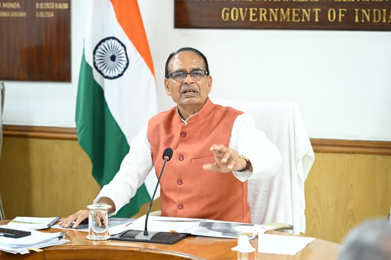 प्रधानमंत्री नरेन्द्र मोदी की अध्यक्षता में केंद्रीय मंत्रिमंडल ने कपास उत्पादकता मिशन को मंजूरी दी। कृषि मंत्री शिवराज सिंह चौहान ने इसे किसानों के लिए परिवर्तनकारी कदम बताया। ₹5659 करोड़ के इस मिशन से उत्पादन, गुणवत्ता और आय में वृद्धि होगी। साथ ही Shanghai Cooperation Organisation देशों के साथ कृषि व्यापार और फाइटोसैनिटरी सहयोग से खाद्य सुरक्षा और सुरक्षित व्यापार को मजबूती मिलेगी।