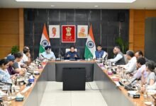 केंद्र सरकार की ‘भव्य’ योजना के तहत देशभर में 100 विश्वस्तरीय औद्योगिक पार्क विकसित किए जाएंगे। वाणिज्य मंत्री Piyush Goyal ने बताया कि अगले चार महीनों में 50 पार्कों को मंजूरी देने की तैयारी है। योजना के लिए 33,660 करोड़ रुपये का प्रावधान किया गया है। इन पार्कों में प्लग-एंड-प्ले इंफ्रास्ट्रक्चर, मल्टीमॉडल कनेक्टिविटी, श्रमिक आवास, डिजिटल सिंगल विंडो और नवीकरणीय ऊर्जा जैसी आधुनिक सुविधाएं विकसित की जाएंगी, जिससे भारत को वैश्विक विनिर्माण हब बनाने में मदद मिलेगी।