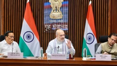 केन्द्रीय गृह एवं सहकारिता मंत्री Amit Shah ने नई दिल्ली में बाढ़ और Heat Wave से निपटने की तैयारियों की समीक्षा करते हुए Zero Casualty Disaster Management पर जोर दिया। उन्होंने NDMA को जोखिम भरी झीलों के लिए पूर्व चेतावनी प्रणाली का विस्तार करने, राज्यों में Flood Crisis Management Teams गठित करने और मौसम पूर्वानुमान को धरातल तक पहुंचाने के निर्देश दिए। बैठक में IMD, NDRF, CWC, NHAI और कई मंत्रालयों के वरिष्ठ अधिकारी शामिल रहे।