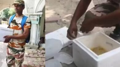 कानपुर में आईटीबीपी जवान विकास सिंह की मां के इलाज में कथित लापरवाही और हाथ काटने के मामले ने तूल पकड़ लिया। शनिवार को आईटीबीपी अधिकारी पुलिस कमिश्नर से मिलने पहुंचे, जिसके बाद कमिश्नरेट में हलचल बढ़ गई। पुलिस ने घेराव की खबरों को गलत बताया। सीएमओ डॉ. हरिदत्त नेमी ने कहा कि कुछ बिंदुओं पर दोबारा जांच होगी। पुलिस कमिश्नर ने स्पष्ट रिपोर्ट मांगी है और लापरवाही साबित होने पर कार्रवाई के संकेत दिए हैं।