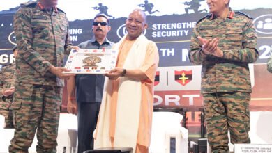 प्रयागराज में आयोजित नॉर्थ टेक सिम्पोजियम 2026 में मुख्यमंत्री योगी आदित्यनाथ ने कहा कि आधुनिक युद्ध अब साइबर, स्पेस, डेटा नेटवर्क और इलेक्ट्रोमैग्नेटिक स्पेक्ट्रम तक पहुंच चुका है। उन्होंने कहा कि कीबोर्ड, सैटेलाइट और डेटा सिस्टम आज युद्ध के अहम हथियार बन गए हैं। सीएम ने यूपी डिफेंस कॉरिडोर, रक्षा उत्पादन में आत्मनिर्भरता, स्टार्टअप्स और कानून-व्यवस्था मॉडल को प्रदेश की नई पहचान बताया। उन्होंने “नेशन फर्स्ट” को हर नागरिक और सैनिक का मूल संकल्प बताया।