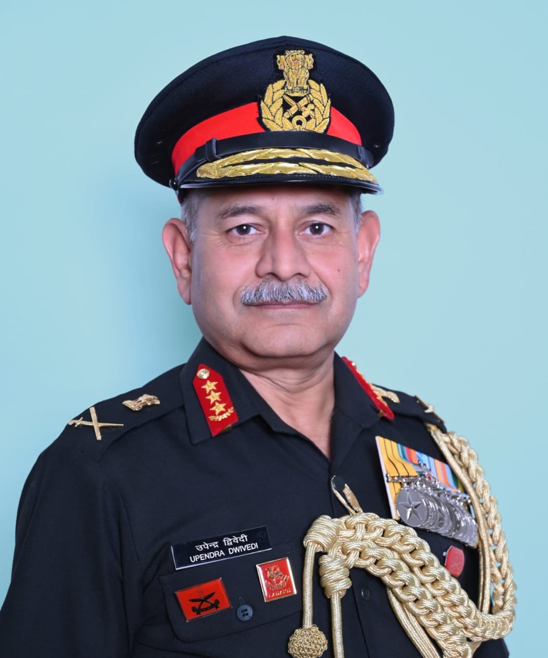 नई दिल्ली में आयोजित संवाद कार्यक्रम में सेना प्रमुख जनरल उपेंद्र द्विवेदी ने पाकिस्तान को सख्त चेतावनी देते हुए कहा कि यदि वह आतंकवादियों को संरक्षण देता रहा, तो उसे तय करना होगा कि वह विश्व मानचित्र पर बना रहना चाहता है या इतिहास बनना। उन्होंने स्पष्ट किया कि भारत अब सीमा पार आतंकवाद पर किसी भी उकसावे का करारा और निर्णायक जवाब देने के लिए पूरी तरह तैयार है। ऑपरेशन सिंदूर को उन्होंने केवल “ट्रेलर” बताया।