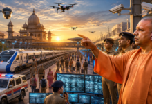 लखनऊ में जीआरपी की समीक्षा बैठक में मुख्यमंत्री योगी आदित्यनाथ ने रेलवे सुरक्षा व्यवस्था को आधुनिक और तकनीक-सक्षम बनाने के निर्देश दिए। उन्होंने यात्रियों की सुरक्षा, महिला सम्मान, अपराध नियंत्रण और त्वरित पुलिस सहायता को सर्वोच्च प्राथमिकता बताते हुए जीरो टॉलरेंस नीति पर बल दिया। रेलवे परिसरों में सीसीटीवी, ड्रोन निगरानी और डिजिटल सत्यापन को बढ़ावा देने के निर्देश दिए गए। ऑपरेशन मुस्कान के तहत 860 बच्चों की बरामदगी तथा हरिद्वार अर्धकुंभ 2027 की तैयारियों की भी समीक्षा की गई।