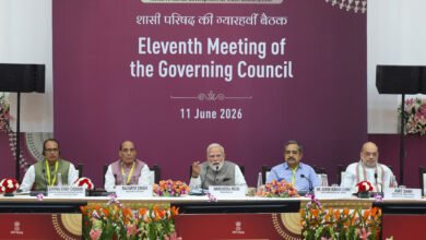 नई दिल्ली में आयोजित नीति आयोग की 11वीं संचालन परिषद बैठक में प्रधानमंत्री नरेंद्र मोदी ने विकसित भारत-2047 के लक्ष्य को प्रत्येक राज्य, जिला, ब्लॉक और गांव का सामूहिक संकल्प बनाने का आह्वान किया। उन्होंने युवाओं को भारत की सबसे बड़ी शक्ति बताते हुए कौशल विकास, रोजगार सृजन और निवेश आकर्षित करने पर जोर दिया। बैठक में महिला सशक्तिकरण, जल संरक्षण, प्राकृतिक खेती, ऊर्जा सुरक्षा, सुशासन, एआई और एमएसएमई क्षेत्र के विकास सहित कई महत्वपूर्ण विषयों पर चर्चा हुई।