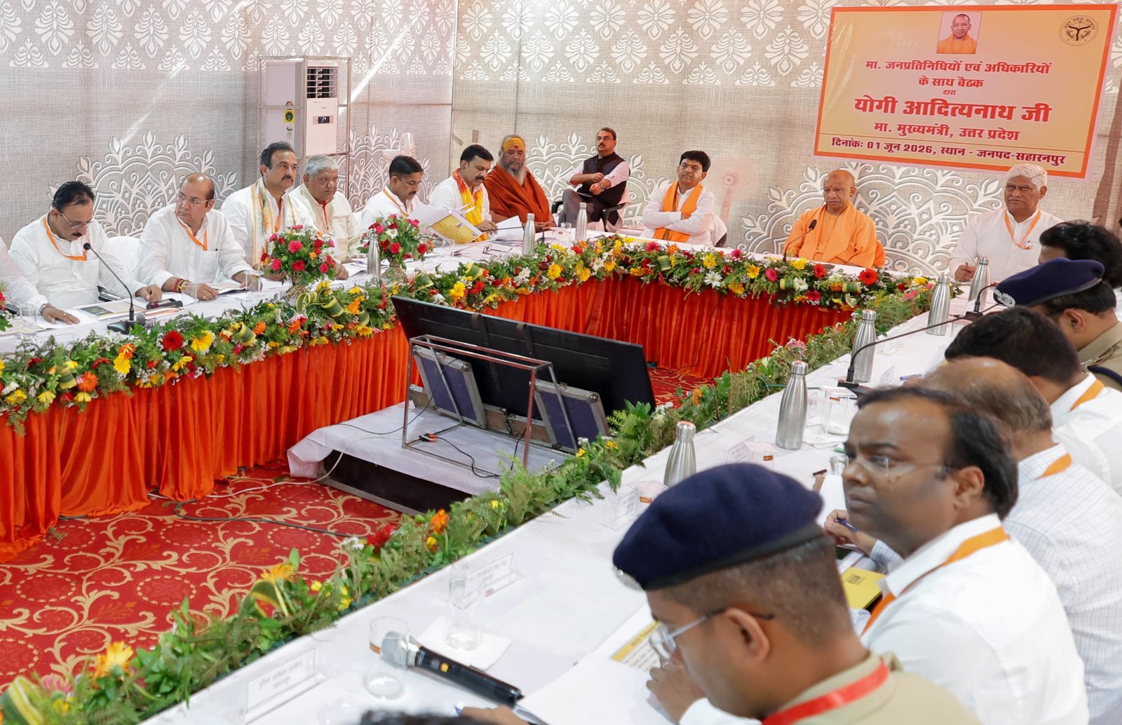सहारनपुर दौरे पर मुख्यमंत्री योगी आदित्यनाथ ने बाबा भूरा देव मंदिर और मां शाकम्भरी देवी मंदिर में पूजा-अर्चना के बाद शाकम्भरी देवी खोल में अचानक आए जलप्रवाह से हुई दुर्घटना की समीक्षा की। उन्होंने जनहानि व आर्थिक नुकसान का आकलन कर प्रभावितों को मुआवजा देने, श्रद्धालुओं की सुविधाएं बढ़ाने तथा एलिवेटेड रोड निर्माण को शीघ्र पूरा करने के निर्देश दिए। मुख्यमंत्री ने आपदा प्रबंधन, सुरक्षा व्यवस्था और तकनीक आधारित अलर्ट सिस्टम को भी मजबूत बनाने पर जोर दिया।