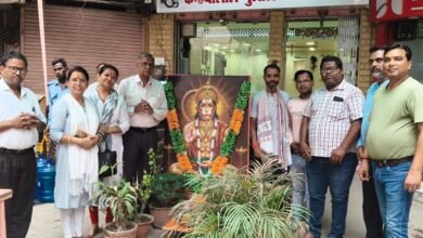 वाराणसी के चौक क्षेत्र में बड़ा मंगल के पावन अवसर पर सामाजिक संस्था संकल्प एवं बाबा गणिनाथ भक्त मण्डल, काशी द्वारा आम पन्ना सेवा का आयोजन किया गया। भीषण गर्मी के बीच श्रद्धालुओं, राहगीरों और स्थानीय नागरिकों को शीतल आम पन्ना वितरित कर मानव सेवा का संदेश दिया गया। आयोजन में सेवा, समर्पण और परोपकार की भावना देखने को मिली। उपस्थित लोगों ने इस पहल की सराहना करते हुए इसे समाज में सद्भाव और सकारात्मक ऊर्जा बढ़ाने वाला प्रयास बताया।