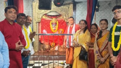 ज्येष्ठ एवं अधिमास के बड़ा मंगल पर बाबा गणिनाथ भक्त मण्डल, काशी द्वारा जैतपुरा में भव्य भण्डारा प्रसाद वितरण का आयोजन किया गया। राष्ट्रीय संरक्षक राजेन्द्र प्रसाद गुप्ता ने मां बागेश्वरी देवी एवं श्री हनुमान जी को भोग अर्पित कर कार्यक्रम का शुभारम्भ किया। श्रद्धालुओं में चना, हलवा और शरबत का प्रसाद वितरित किया गया। मध्यदेशीय वैश्य समाज की महिलाओं, युवाओं और समाज बंधुओं ने उत्साहपूर्वक भाग लेकर सेवा, भक्ति और सामाजिक एकता का संदेश दिया।
