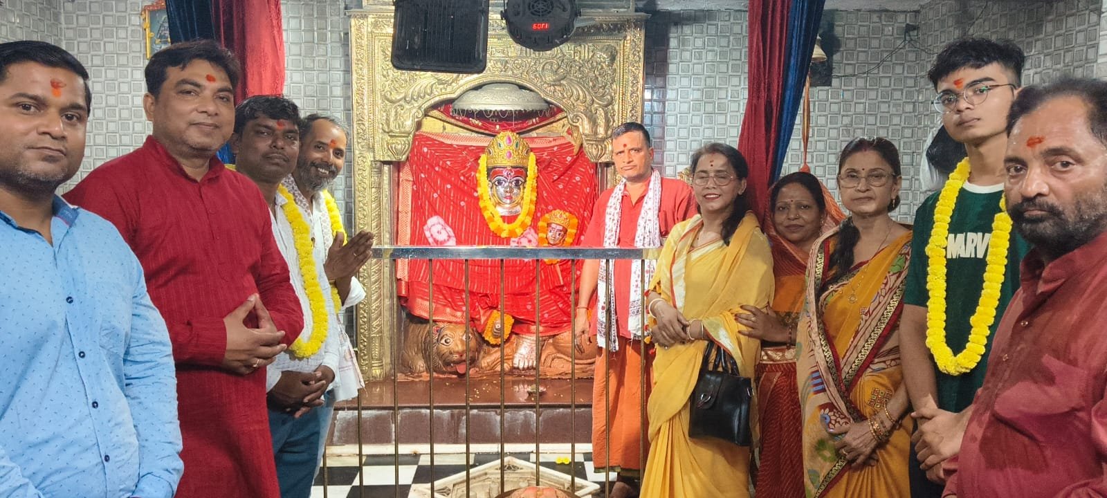 ज्येष्ठ एवं अधिमास के बड़ा मंगल पर बाबा गणिनाथ भक्त मण्डल, काशी द्वारा जैतपुरा में भव्य भण्डारा प्रसाद वितरण का आयोजन किया गया। राष्ट्रीय संरक्षक राजेन्द्र प्रसाद गुप्ता ने मां बागेश्वरी देवी एवं श्री हनुमान जी को भोग अर्पित कर कार्यक्रम का शुभारम्भ किया। श्रद्धालुओं में चना, हलवा और शरबत का प्रसाद वितरित किया गया। मध्यदेशीय वैश्य समाज की महिलाओं, युवाओं और समाज बंधुओं ने उत्साहपूर्वक भाग लेकर सेवा, भक्ति और सामाजिक एकता का संदेश दिया।