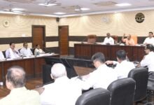 दो दिवसीय वाराणसी दौरे पर पहुंचे मुख्यमंत्री योगी आदित्यनाथ ने लोक निर्माण विभाग की 7,175 करोड़ रुपये की परियोजनाओं की समीक्षा करते हुए निर्माण कार्यों को गुणवत्ता के साथ समयबद्ध तरीके से पूरा करने के निर्देश दिए। उन्होंने बरसात से पहले महत्वपूर्ण परियोजनाएं पूर्ण कराने पर जोर दिया। साथ ही केंद्र सरकार के 12 वर्ष पूर्ण होने पर आयोजित प्रदर्शनी का उद्घाटन किया और विभिन्न योजनाओं के लाभार्थियों को चेक, प्रमाण पत्र, सिलाई मशीन एवं अन्य सहायता सामग्री वितरित की।