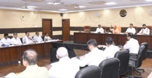 दो दिवसीय वाराणसी दौरे पर पहुंचे मुख्यमंत्री योगी आदित्यनाथ ने लोक निर्माण विभाग की 7,175 करोड़ रुपये की परियोजनाओं की समीक्षा करते हुए निर्माण कार्यों को गुणवत्ता के साथ समयबद्ध तरीके से पूरा करने के निर्देश दिए। उन्होंने बरसात से पहले महत्वपूर्ण परियोजनाएं पूर्ण कराने पर जोर दिया। साथ ही केंद्र सरकार के 12 वर्ष पूर्ण होने पर आयोजित प्रदर्शनी का उद्घाटन किया और विभिन्न योजनाओं के लाभार्थियों को चेक, प्रमाण पत्र, सिलाई मशीन एवं अन्य सहायता सामग्री वितरित की।