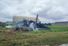 असम के जोरहाट वायु सेना स्टेशन पर शनिवार को भारतीय वायु सेना का AN-32 मालवाहक विमान लैंडिंग के दौरान दुर्घटनाग्रस्त हो गया। हादसे में स्क्वाड्रन लीडर प्रशांत सिंह, फ्लाइट लेफ्टिनेंट शुभम कुमार, सार्जेंट जितेंद्र शर्मा, अग्निवीरवायु खेमाराम कुमावत और अग्निवीरवायु दानिश आलम शहीद हो गए। विमान में आग लगने के बाद वह दो हिस्सों में टूट गया। वायु सेना ने घटना की जांच के लिए कोर्ट ऑफ इंक्वायरी गठित कर दी है तथा शहीदों के परिजनों के प्रति गहरी संवेदना व्यक्त की है।