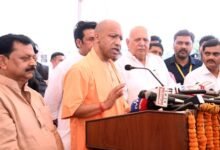 कुशीनगर दौरे पर मुख्यमंत्री योगी आदित्यनाथ ने महात्मा बुद्ध कृषि एवं प्रौद्योगिकी विश्वविद्यालय का निरीक्षण किया। उन्होंने कहा कि लगभग 450 करोड़ रुपये की लागत से बन रहा यह विश्वविद्यालय पूर्वी उत्तर प्रदेश के किसानों की आय बढ़ाने और आधुनिक कृषि तकनीक उपलब्ध कराने में महत्वपूर्ण भूमिका निभाएगा। मुख्यमंत्री ने इसी शैक्षणिक सत्र से प्रवेश प्रक्रिया शुरू करने की घोषणा की। उन्होंने कहा कि कुशीनगर अब विकास, शिक्षा, स्वास्थ्य और बेहतर बुनियादी ढांचे के नए प्रतिमान स्थापित कर रहा है।