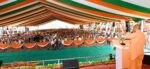 मुख्यमंत्री योगी आदित्यनाथ ने आजमगढ़ में 955 करोड़ रुपये की विकास परियोजनाओं का लोकार्पण और शिलान्यास करते हुए कहा कि जिले की पहचान अब माफिया और अपराध नहीं, बल्कि शिक्षा, संस्कृति, उद्योग और आधुनिक बुनियादी ढांचे से है। उन्होंने महाराजा सुहेलदेव राज्य विश्वविद्यालय, पूर्वांचल एक्सप्रेस-वे, एयरपोर्ट और ब्लैक पॉटरी उद्योग को जिले के विकास के प्रमुख प्रतीक बताया। कार्यक्रम में महिलाओं, युवाओं और कारीगरों के सशक्तिकरण पर भी जोर दिया गया।
