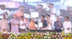गोरखपुर में मुख्यमंत्री योगी आदित्यनाथ ने गीडा के फ्लैटेड फैक्ट्री कॉम्प्लेक्स और कामगार आवासीय परिसर का उद्घाटन करते हुए कहा कि प्रदेश में अपराध और भ्रष्टाचार के खिलाफ जीरो टॉलरेंस की नीति जारी रहेगी। उन्होंने कहा कि सुरक्षा के माहौल के कारण उत्तर प्रदेश को 50 लाख करोड़ रुपये के निवेश प्रस्ताव मिले हैं। गीडा में 50 हजार युवाओं को रोजगार मिला है और औद्योगिक विकास के साथ पूर्वांचल रोजगार एवं निवेश का बड़ा केंद्र बन रहा है।