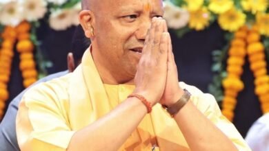 उत्तर प्रदेश के मुख्यमंत्री योगी आदित्यनाथ के 54वें जन्मदिन पर प्रधानमंत्री नरेंद्र मोदी, अमित शाह, राजनाथ सिंह, नितिन गडकरी, मायावती सहित देशभर के नेताओं ने शुभकामनाएं दीं। काशी में 51 फीट ऊंचे हनुमान मंदिर में विशेष पूजा-अर्चना, 54 किलो लड्डू के केक का वितरण और 54 पौधों का रोपण किया गया। भाजपा काशी क्षेत्र कार्यालय में भी कार्यक्रम आयोजित कर मुख्यमंत्री के नेतृत्व में उत्तर प्रदेश की उपलब्धियों और विकास यात्रा को रेखांकित किया गया।