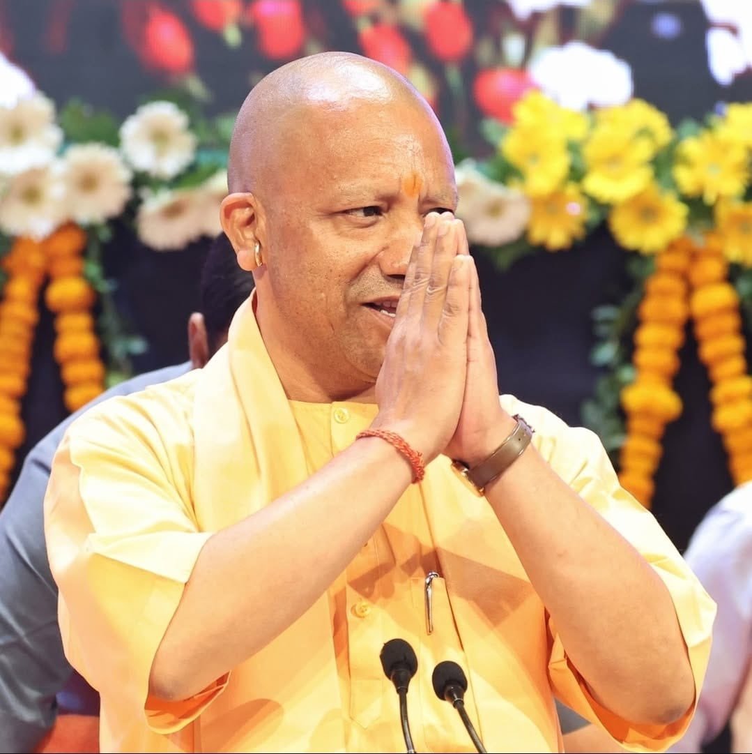 उत्तर प्रदेश के मुख्यमंत्री योगी आदित्यनाथ के 54वें जन्मदिन पर प्रधानमंत्री नरेंद्र मोदी, अमित शाह, राजनाथ सिंह, नितिन गडकरी, मायावती सहित देशभर के नेताओं ने शुभकामनाएं दीं। काशी में 51 फीट ऊंचे हनुमान मंदिर में विशेष पूजा-अर्चना, 54 किलो लड्डू के केक का वितरण और 54 पौधों का रोपण किया गया। भाजपा काशी क्षेत्र कार्यालय में भी कार्यक्रम आयोजित कर मुख्यमंत्री के नेतृत्व में उत्तर प्रदेश की उपलब्धियों और विकास यात्रा को रेखांकित किया गया।