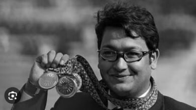 भारतीय निशानेबाजी के दिग्गज, ओलंपियन और द्रोणाचार्य पुरस्कार विजेता Jaspal Rana का 49 वर्ष की आयु में निधन हो गया। उन्होंने अपने करियर में कॉमनवेल्थ और एशियन गेम्स में अनेक पदक जीतकर भारत का गौरव बढ़ाया। कोच के रूप में उन्होंने युवा निशानेबाजों को नई ऊंचाइयों तक पहुंचाया और मनु भाकर जैसी स्टार खिलाड़ी को तैयार किया। प्रधानमंत्री नरेंद्र मोदी समेत देशभर के नेताओं और खेल जगत ने उनके निधन को भारतीय खेलों के लिए अपूरणीय क्षति बताया।