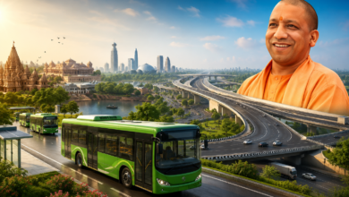 उत्तर प्रदेश मंत्रिमंडल ने मुख्यमंत्री योगी आदित्यनाथ की अध्यक्षता में कई महत्वपूर्ण प्रस्तावों को मंजूरी दी। कैबिनेट ने 250 नई इलेक्ट्रिक बसों की खरीद, चार प्रमुख एक्सप्रेसवे परियोजनाओं, राज्य विश्वविद्यालयों में भारतीय ज्ञान परंपरा संवर्धन शोधपीठ की स्थापना, आउटसोर्स सेवा निगम को 20 करोड़ रुपये का ब्याजमुक्त ऋण तथा अग्निशमन विभाग के लिए आधुनिक वाटर एवं फोम टेंडरों की खरीद को स्वीकृति दी। इन निर्णयों से परिवहन, शिक्षा, रोजगार, औद्योगिक विकास, पर्यावरण संरक्षण और आधारभूत संरचना को नई गति मिलने की उम्मीद है।