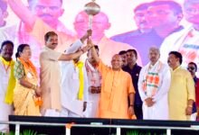 गाजीपुर दौरे पर मुख्यमंत्री योगी आदित्यनाथ ने 692 करोड़ रुपये की 268 विकास परियोजनाओं का लोकार्पण एवं शिलान्यास किया। उन्होंने कानून-व्यवस्था, माफिया पर कार्रवाई, पूर्वांचल एक्सप्रेसवे विस्तार और युवाओं, किसानों व महिलाओं के लिए चलाई जा रही सरकारी योजनाओं का उल्लेख किया। इस दौरान समाजवादी पार्टी और कांग्रेस पर भी तीखा राजनीतिक हमला बोला। मुख्यमंत्री ने लाभार्थियों को विभिन्न योजनाओं का लाभ वितरित किया तथा महिलाओं से भेंट कर उनका सम्मान भी स्वीकार किया।